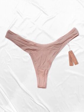 Skims Dipped Front Thong